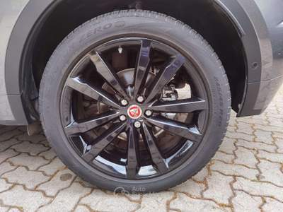 Jaguar E-Pace 2.0 i4 R-Dynamic HSE awd 300cv auto--Destock-- Grigio usata Cairate