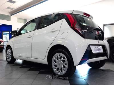 Toyota Aygo 1.0 BZ 72 CV X-COOL Bianco usata Carlentini