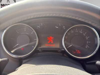 Peugeot 3008 1.6 HDi Business Robotizzato Nero usata Roma