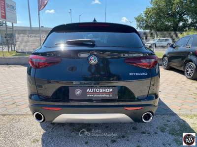 Alfa Romeo Stelvio 2.2 T.diesel 180CV AT8 RWD Exec. Nero usata Latina