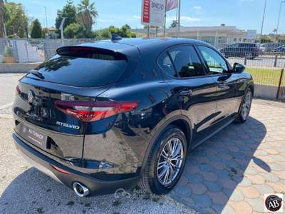 Alfa Romeo Stelvio 2.2 T.diesel 180CV AT8 RWD Exec. Nero usata Latina