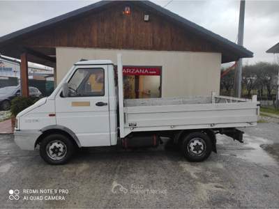 Iveco Daily Daily 30.8 2.5 D PL CASSONATO POCHISSIMI KM ORIGINALI Bianco usata SARZANA