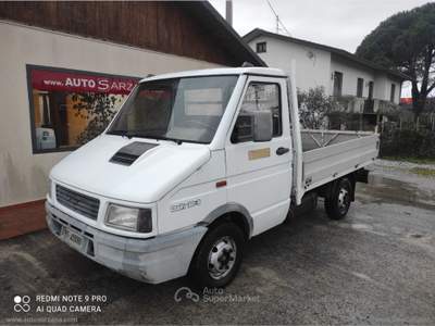 Iveco Daily Daily 30.8 2.5 D PL CASSONATO POCHISSIMI KM ORIGINALI Bianco usata SARZANA