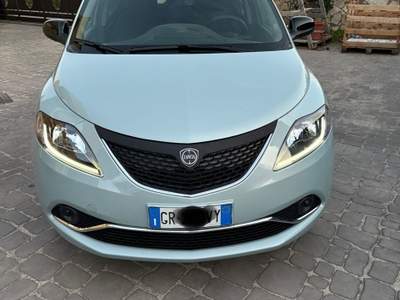 Lancia Ypsilon Lancia y Blu/Azzurro usata Sarno