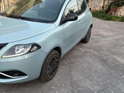 Lancia Ypsilon Lancia y Blu/Azzurro usata Sarno