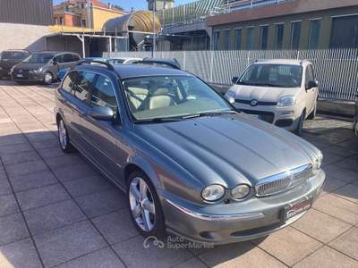 Jaguar X-Type cat Wagon Executive EU3 Grigio usata Biella
