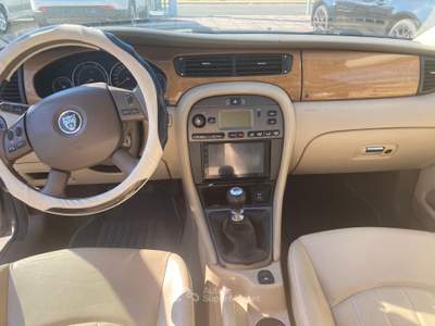 Jaguar X-Type cat Wagon Executive EU3 Grigio usata Biella