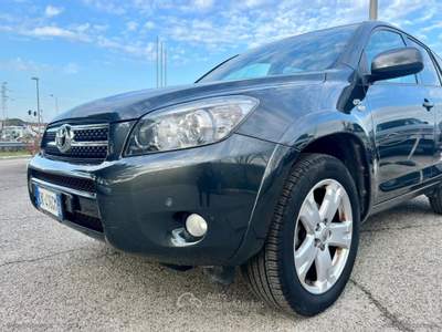 Toyota RAV4 RAV4 2.2 D-4D 177 CV Luxury Grigio usata RIMINI