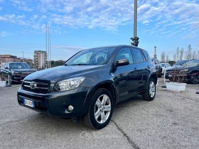 Toyota RAV4 RAV4 2.2 D-4D 177 CV Luxury Grigio usata RIMINI