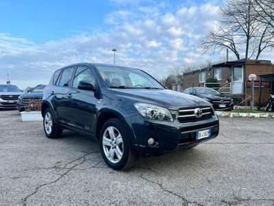 Toyota RAV4 RAV4 2.2 D-4D 177 CV Luxury Grigio usata RIMINI