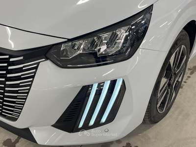 Peugeot 208 1.2 hybrid 136cv allure e-dcs6 Bianco usata Verona