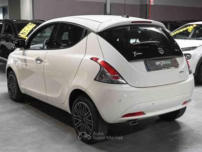 Lancia Ypsilon 1.0 FireFly 5 porte S&S Hybrid Gold Bianco usata Pianezza