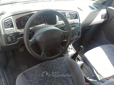 Nissan Primera 1.6i 16V 5 porte SE Blu/Azzurro usata Castrovillari