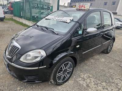 Lancia Musa 16V Platino GPL Nero usata Andria