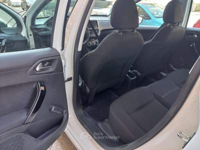 Peugeot 208 5 porte Active Bianco usata Andria