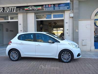 Peugeot 208 5 porte Active Bianco usata Andria
