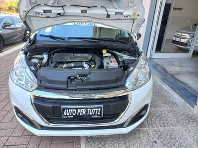 Peugeot 208 5 porte Active Bianco usata Andria