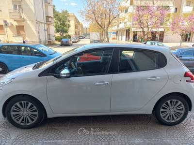 Peugeot 208 5 porte Active Bianco usata Andria