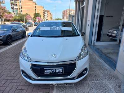 Peugeot 208 5 porte Active Bianco usata Andria