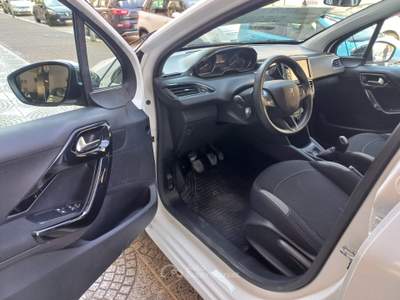 Peugeot 208 5 porte Active Bianco usata Andria