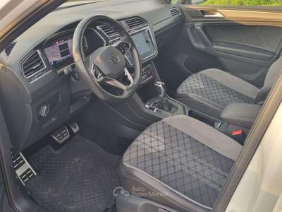 Volkswagen Tiguan Tiguan 2.0 tdi R-Line 150cv dsg Bianco usata TREVIGLIO