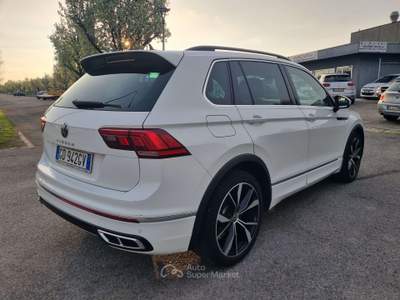 Volkswagen Tiguan Tiguan 2.0 tdi R-Line 150cv dsg Bianco usata TREVIGLIO