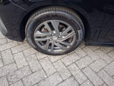 Peugeot 208 208 1.2 puretech allure Nero usata Pavia