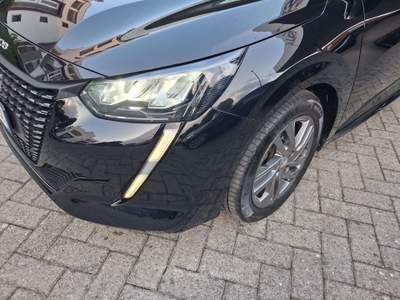 Peugeot 208 208 1.2 puretech allure Nero usata Pavia