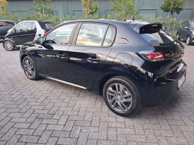 Peugeot 208 208 1.2 puretech allure Nero usata Pavia