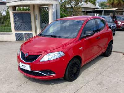 Lancia Ypsilon  1.2 69 CV 5p. GPL Ecochic Gold Rosso usata Saviano