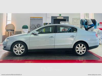Volkswagen Passat Passat 3.2 V6 FSI 4mot. DSG Highline Blu/Azzurro usata Venezia