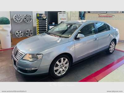 Volkswagen Passat Passat 3.2 V6 FSI 4mot. DSG Highline Blu/Azzurro usata Venezia