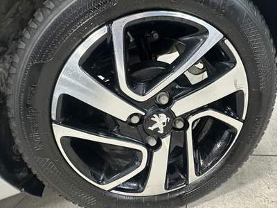 Peugeot 108 S&S 5 porte Allure OK Neopatentati Grigio usata Prato