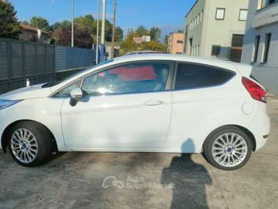 Ford Fiesta 1.5 TDCi 75CV 3 porte Titanium Bianco usata Asti