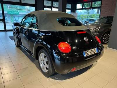 Volkswagen New Beetle 1.6 Cabrio Nero usata Padova