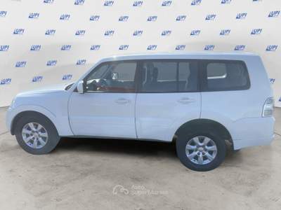 Mitsubishi Pajero 3.2 cr Instyle 5p auto AUTOCARRO Bianco usata Pistoia