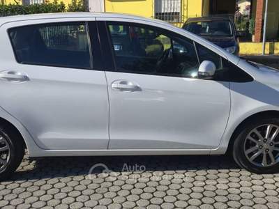 Toyota Yaris 5 porte Lounge Bianco usata Pieve a Nievole