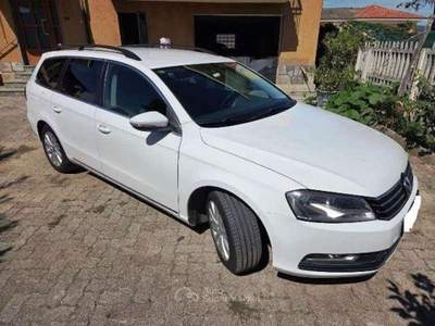 Volkswagen Passat 2.0 tdi Comfortline(140cv) Bianco usata Riccione