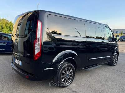 Ford Tourneo Custom 320 2.0 TDCi 170CV aut. PL Titanium Nero usata Medesano