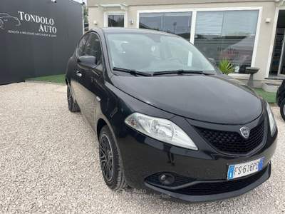 Lancia Ypsilon  1.2 69 CV 5p. Gold Nero usata Andria