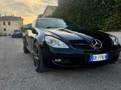 Mercedes-Benz SLK VEICOLO COMPLETAMENTE ORIGINALE, NESSUNA PRESENZA DI RUGGINE.  Nero usata Città di Castello