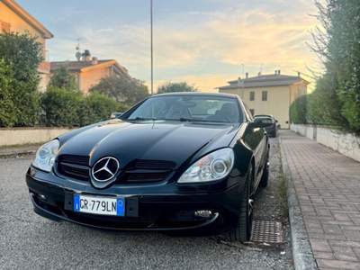 Mercedes-Benz SLK VEICOLO COMPLETAMENTE ORIGINALE, NESSUNA PRESENZA DI RUGGINE.  Nero usata Città di Castello