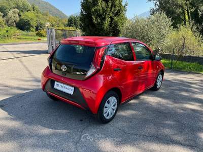 Toyota Aygo Adatta Neopatentati Rosso usata Zandobbio
