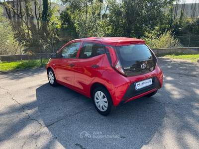 Toyota Aygo Adatta Neopatentati Rosso usata Zandobbio