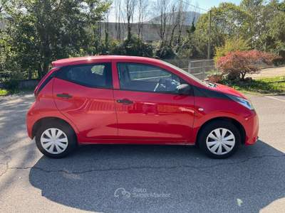 Toyota Aygo Adatta Neopatentati Rosso usata Zandobbio