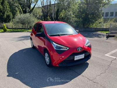 Toyota Aygo Adatta Neopatentati Rosso usata Zandobbio
