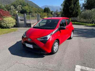 Toyota Aygo Adatta Neopatentati Rosso usata Zandobbio