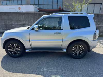 Mitsubishi Pajero Pajero IV 2007 3.2 cr Instyle 200cv 3p auto Argento usata TRAVAGLIATO