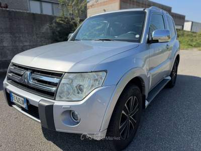 Mitsubishi Pajero Pajero IV 2007 3.2 cr Instyle 200cv 3p auto Argento usata TRAVAGLIATO