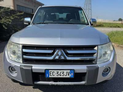 Mitsubishi Pajero Pajero IV 2007 3.2 cr Instyle 200cv 3p auto Argento usata TRAVAGLIATO